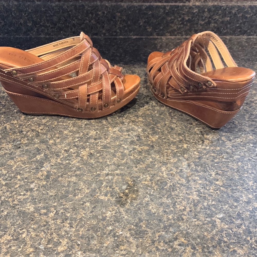 Bed Stu Wedges